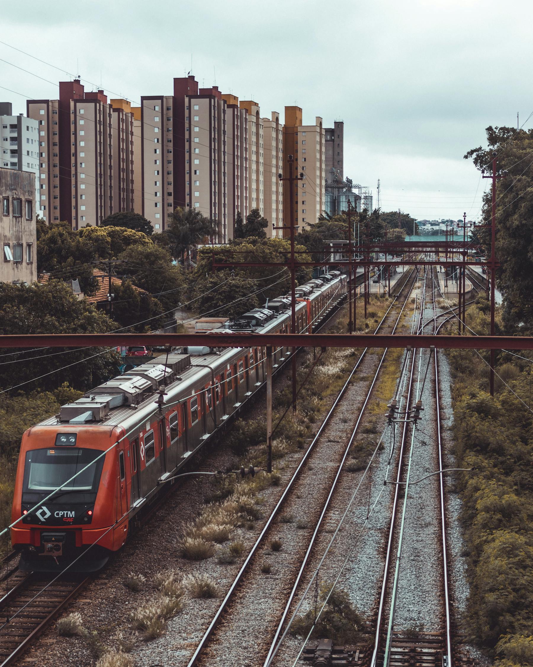 成都最新火車時(shí)刻表,連接城市的生命線